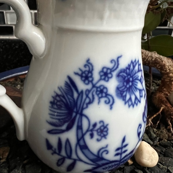 💙 Porcelain Creamer from Czechoslovakia - Picture 2 of 4